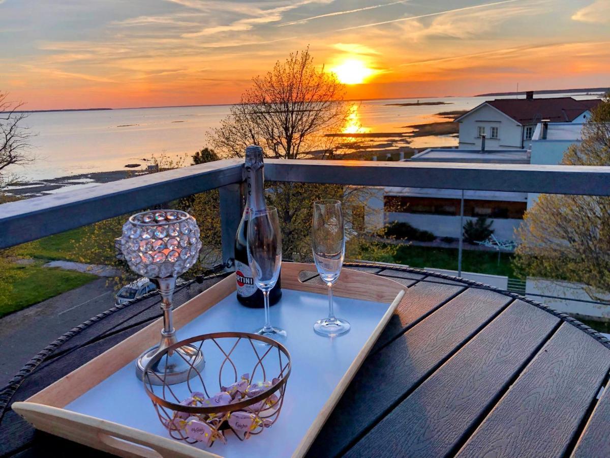 Sunset Dream Apartment With A Panoramic Seaview Haapsalu Exterior photo